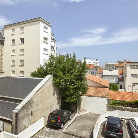 Charming Flat With Balcony Close To Halles And Beach - Welkeys *