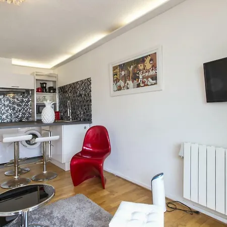Charming Flat With Balcony Close To Halles And Beach - Welkeys Διαμέρισμα Μπιαρίτζ