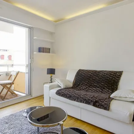 Charming Flat With Balcony Close To Halles And Beach - Welkeys *