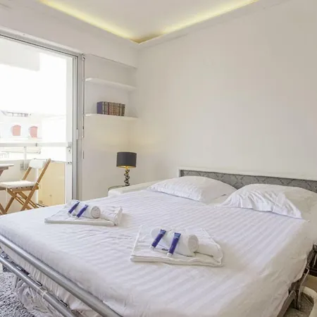 Charming Flat With Balcony Close To Halles And Beach - Welkeys Διαμέρισμα Μπιαρίτζ