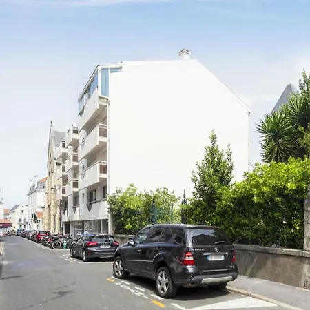Charming Flat With Balcony Close To Halles And Beach - Welkeys * Μπιαρίτζ