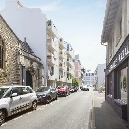Apartment Charming Flat With Balcony Close To Halles And Beach - Welkeys *
